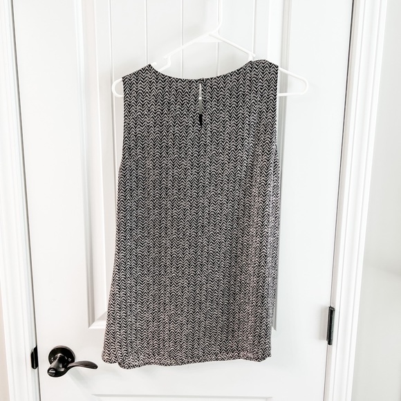 Loft Black and Gray Zig Zag Tank Top Blouse Size Medium - Picture 2 of 8